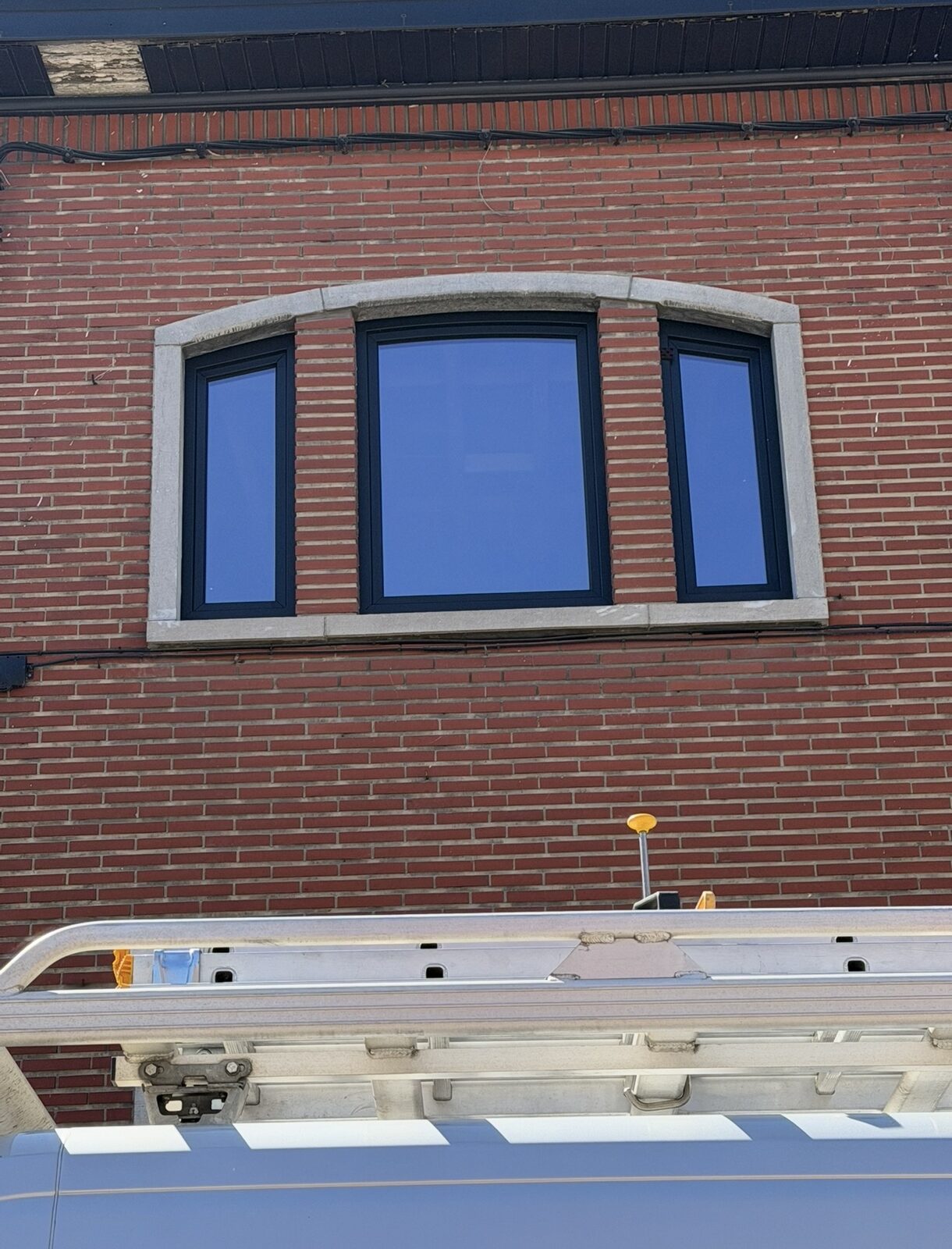 Châssis PVC cintrés — réalisation MP Châssis, Charleroi et Hainaut