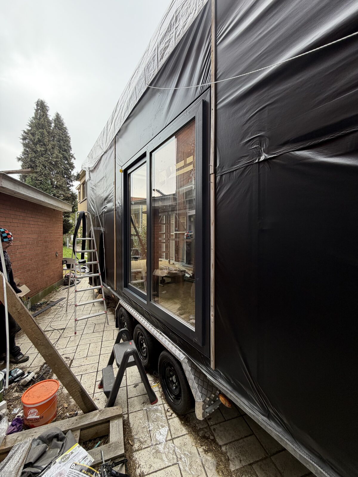 Tiny House — réalisation MP Châssis, Charleroi et Hainaut
