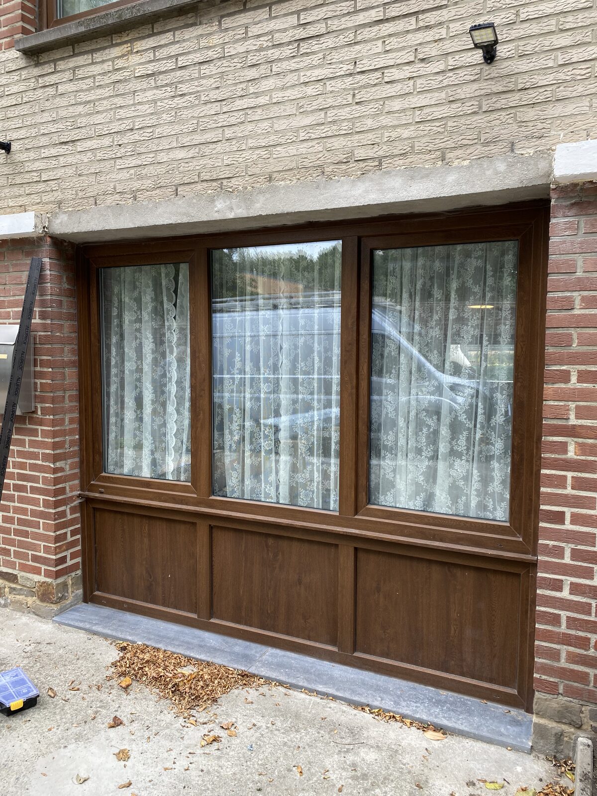 Volet Somfy sur mesure — réalisation MP Châssis, Charleroi et Hainaut — Avant