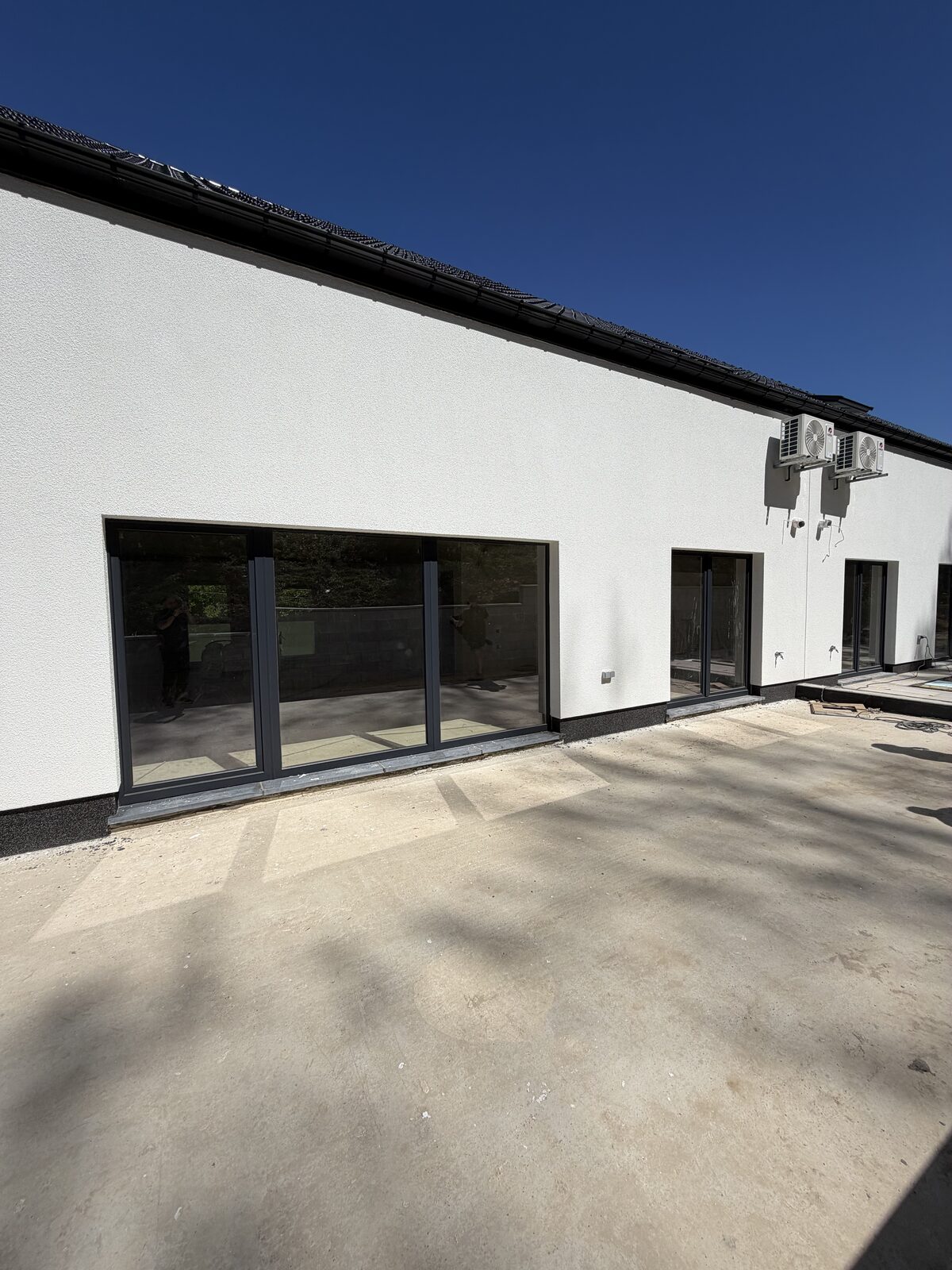 Construction neuve — réalisation MP Châssis, Charleroi et Hainaut