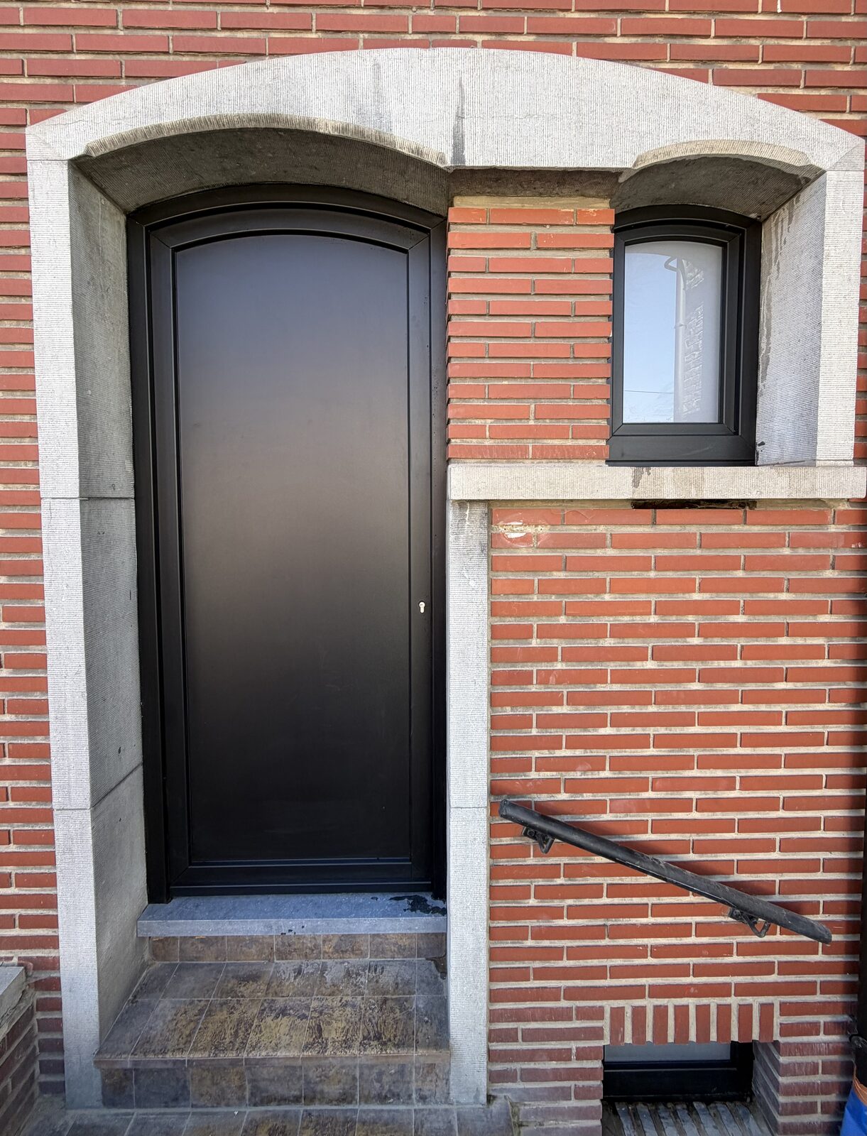 Châssis PVC cintrés — réalisation MP Châssis, Charleroi et Hainaut