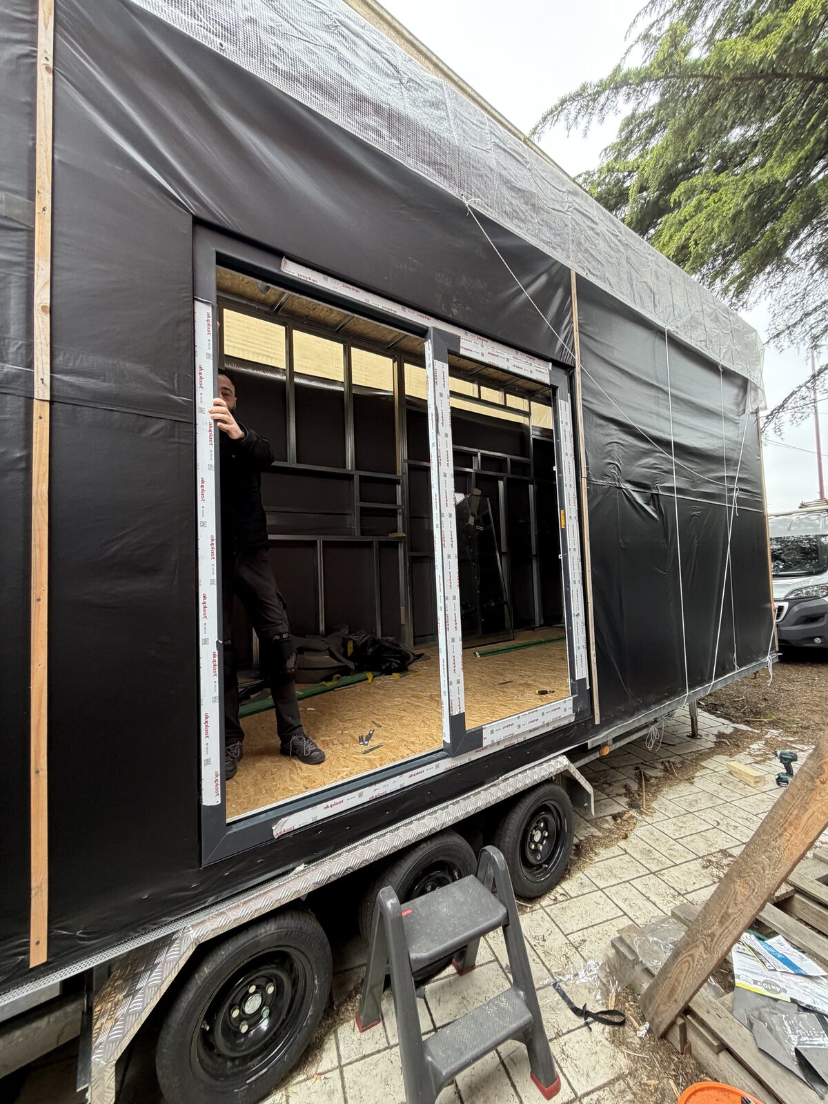 Tiny House — réalisation MP Châssis, Charleroi et Hainaut