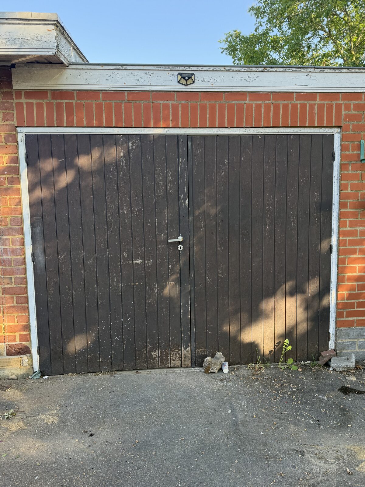Porte d'entrée + volet — réalisation MP Châssis, Charleroi et Hainaut — Avant